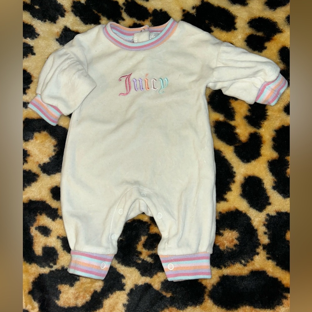 VELOUR JUICY COUTURE Girl Onsie🩷💙💛